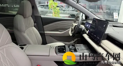 吉利银河星耀8系统变手机 玩家整活停不下来 穷鬼也能开豪车?-2