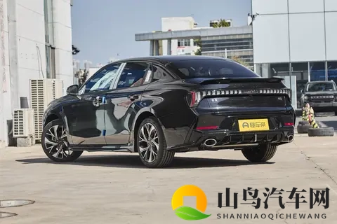 第三代领克03：性能与智能化并存，这款燃油车究竟表现如何？-3