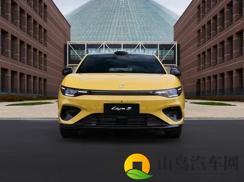 零跑Lafa5将于11月28日上市，提供两套辅驾方案，预售1058万起-3