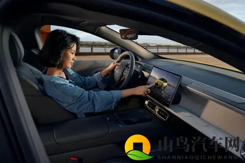 预售价1058万起,电动“高尔夫”零跑Lafa5再掀桌子-1