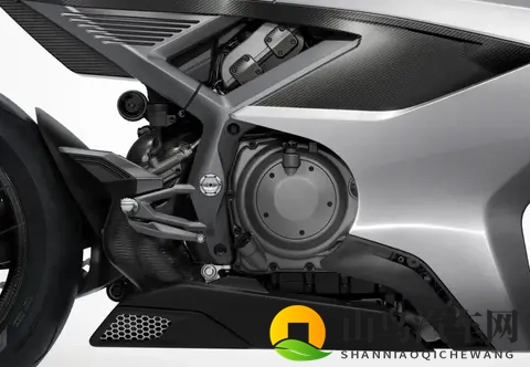 英伦传奇涅槃！诺顿Manx R全新V4动力亮相米兰展，TVS赋的复兴宣言-2