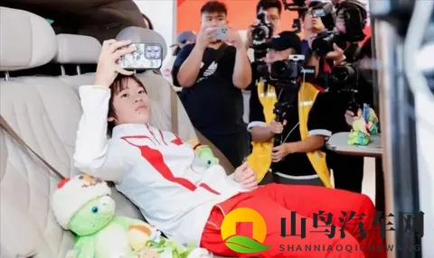 全红婵喜提三辆新车,遭到网友笑侃:再送院子放不下了…-2