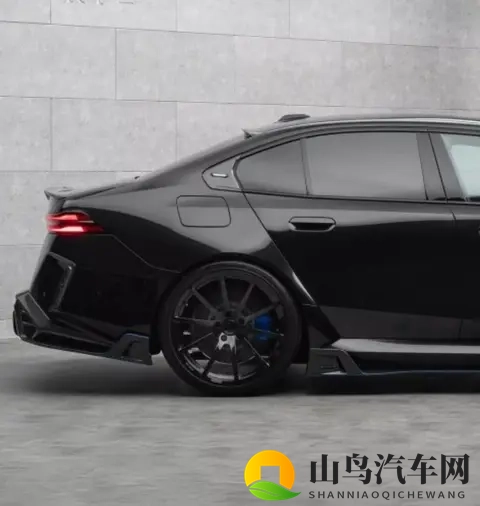 碳纤维外观+838匹马力！全新宝马M5 by Mansory亮相-2