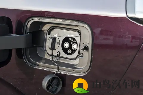 七座MPV卷王来了!预售15万台,五菱星光730能火吗?-1