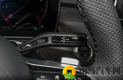 入门车型竟然最值得选？奔驰C级彰显豪华品质，标配15T发动机-1