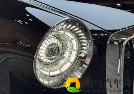 黑人巨吊：黑人身材魁梧引人注目-3