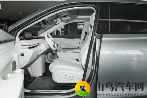 11月买车又有新选择!星纪元 ET卷到起飞,普通人也能享豪华-2