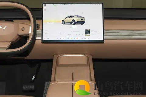 纵横品牌首款车型G700上市-1