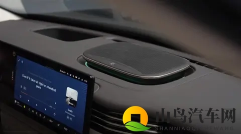 移动的艺术品，大V博主镜头下的智己LS9与陆家嘴光影秀-1