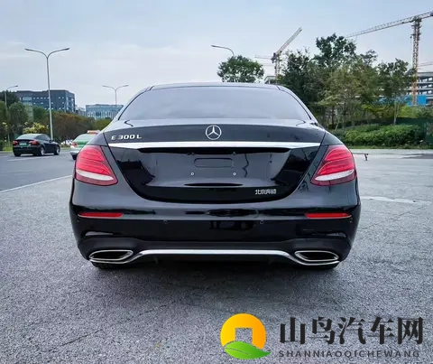 20万拿下行政座驾！二手奔驰E300L，体验豪华舒适-1