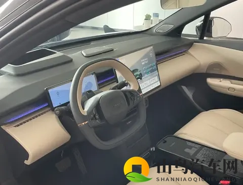 街头惊现银色领克Z20，是官方新动作还是车主创意改装？-2