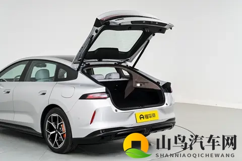 搭载法拉利同款磁流变悬架，深蓝L06预售价13.99万起-1