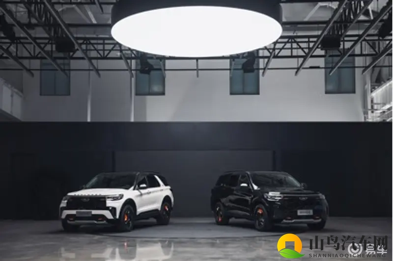 五座硬核新选择！全新福特探险者昆仑穿越版新车亮相-1