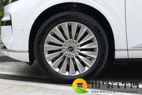 乐道L90：大空间+低能耗，满足大家庭用车需求，值得买吗？-1