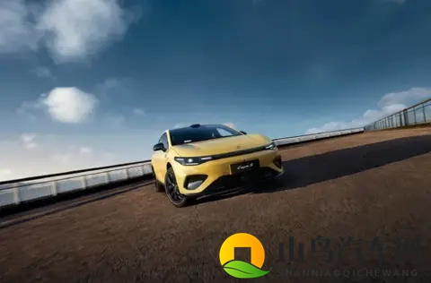 新款零跑Lafa5开启预售，预售价1058-1318万元-1