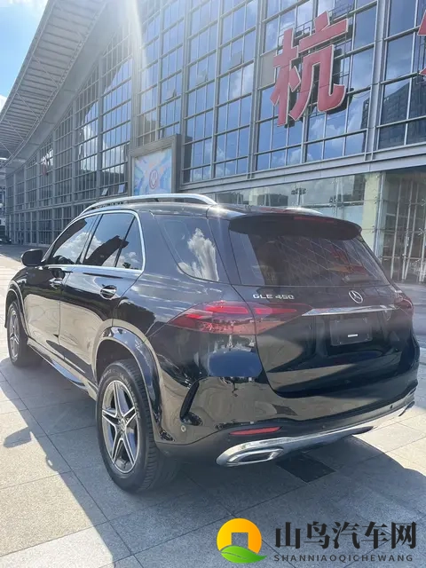 60万拿下准新奔驰GLE450，体验豪华SUV的舒适与性能-3