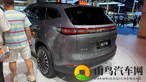 综合最大续航超过1300km!星纪元ET5将于2025年11月13日开启预售-3