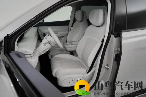 2025款星纪元ET:豪华安全大五座,能否赢得家庭用户芳心?-3