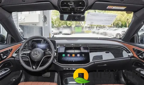 售价4299万元起,2026款奔驰长轴距E级上市,新增经典版-2