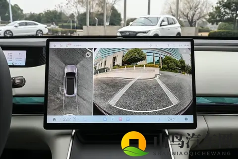 星纪元ES增程版Ultra四驱旗舰：重新定义中大型纯电轿车的均衡性-3