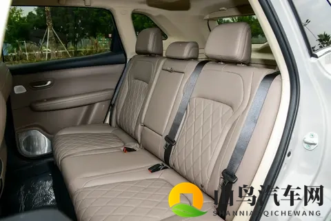 家用插混SUV选哪个？深度解析第三代蓝电E5 PLUS，处处都是惊喜！-1