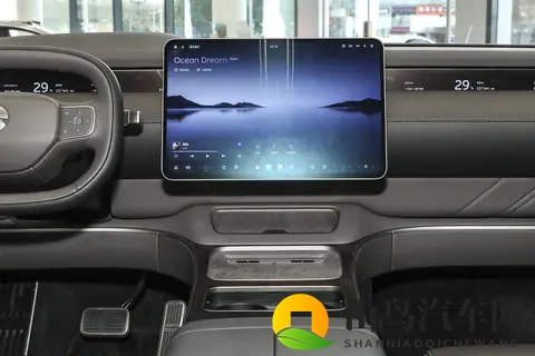 深度解析蔚来 ET9：为何敢叫板 BBA，重新定义行政旗舰？​-3