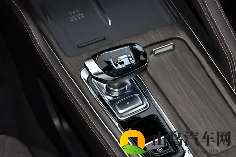 2026款吉利星越L东方曜望月版测评:新能源时代燃油车诚意之选!-3