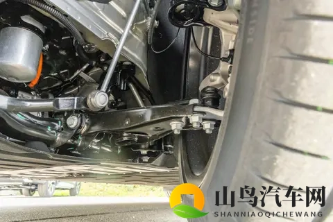 激光雷达、8295芯片、电动尾翼…这车15万不到,究竟如何?-3