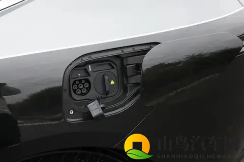 12项豪华配置+10项创新升级，阿维塔12四激光版实力有多强？-2