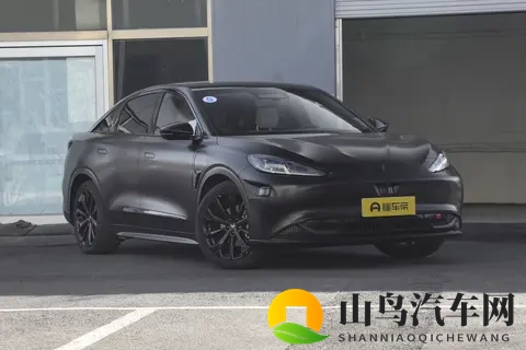 新车  搭双电机驱动系统_配三颗激光雷达，极狐阿尔法S6新车型曝光-2