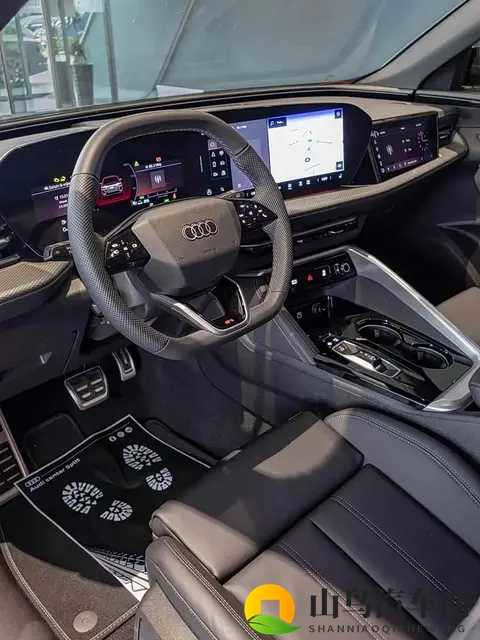 国产加长板上钉钉, 全新奥迪Q5海外实车曝光！内饰科技感直接拉满-1