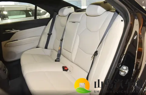 设计老套配置过时，凯迪拉克CT4能坚守多久，四款配置怎么选合适-3