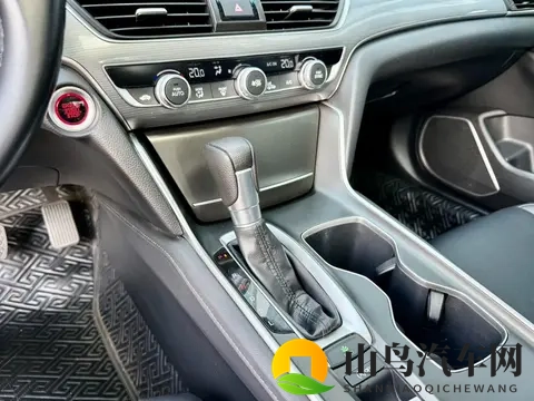 三年准新一手雅阁，10万出头，家用代步不二之选？-3