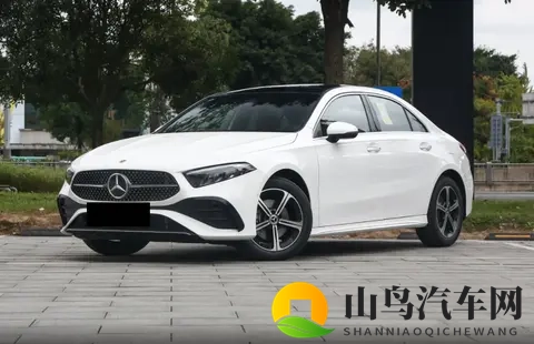 采用13T+7DCT动力组合，定位紧凑型车，25款奔驰A级怎么选？-2