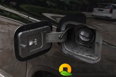 家用MPV推荐！7座布局，纯电+混动，续航700km，魏牌高山7-2