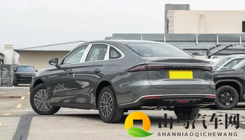 限时688万，银河星耀6上市，油耗28L，标配400V快充-3