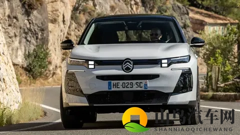 采用全新设计理念，全新雪铁龙C5 Aircross实车图曝光-2
