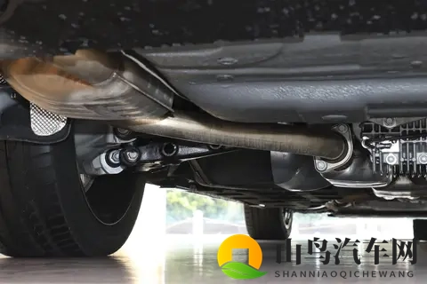 700 万级自主旗舰：红旗国礼 VS 劳斯莱斯谁更值-2