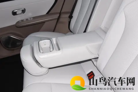 新宝马i3上市,价格稳定,续航升级,35.39万元起-1