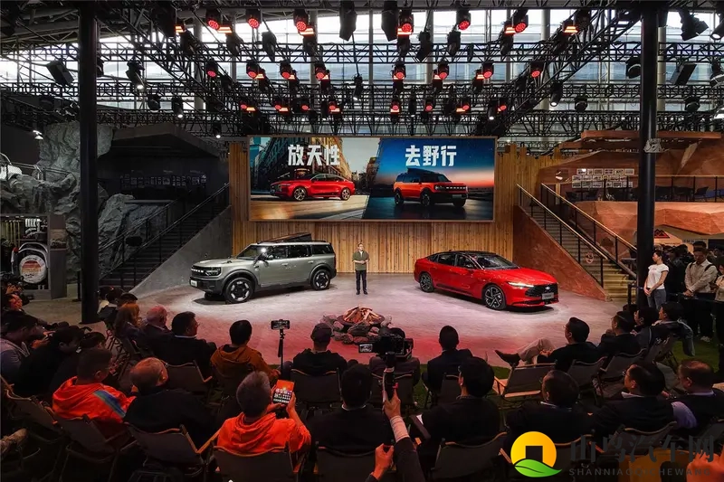 2025广州车展:智能混动双箭齐发,福特车展亮出新答案-1