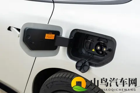 激光雷达+8295芯片,选15万级轿跑可以看看eπ007+表现如何-1