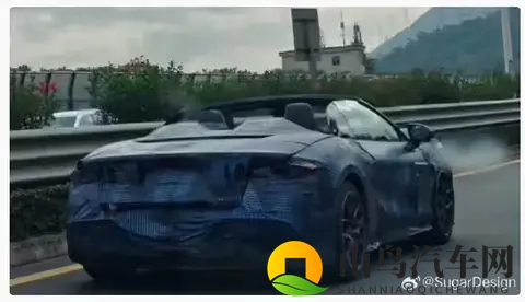 比亚迪腾势 Z 敞篷版跑车开蓬谍照曝光-1