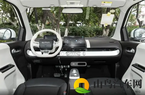 学生的妈妈3中字讲话的背景资料：智能语音助手：家校沟通新助手，汽车生活更便捷-3