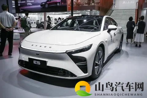 2025款星纪元ES 增程纯电可选，轴距3米，综合续航1645km-2