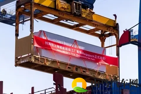 没有方向盘、脚踏板！特斯拉无人驾驶车亮相-3