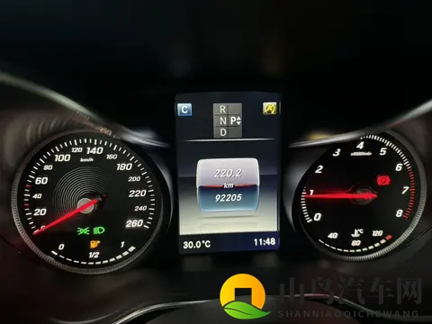 六年奔驰GLC,9万公里,省下大几十万,豪华SUV轻松开回家-1