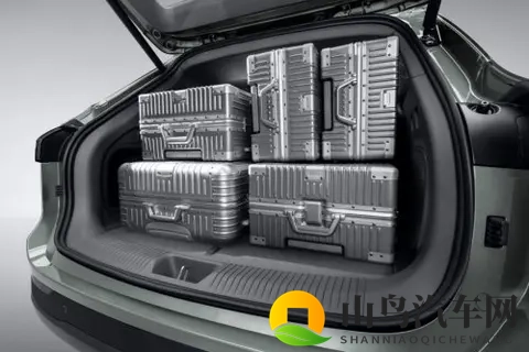 智驾好的混动suv推荐：红旗HS6 PHEV实力出圈-2