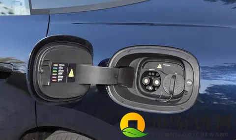 售价1099万元起，外观简约时尚，长安启源A06上市！-3