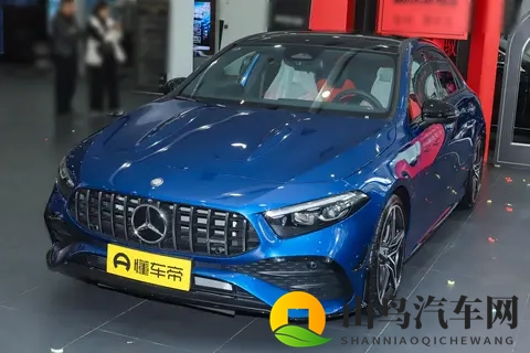 2025 款奔驰 A 级 AMG 两款车型对比:动力同源,配置差异影响选择?-1