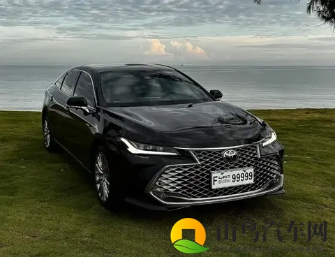 丰田亚洲龙：家用商用都靠谱，省心省油的中型车选择-1